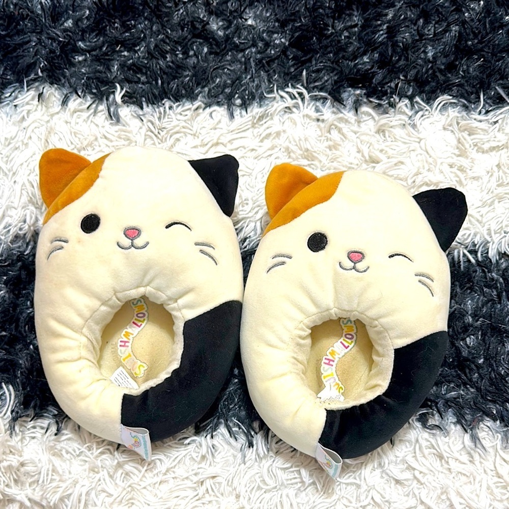 Squishmallows Kids Calico Cat Slippers, Sz Large (4/5)